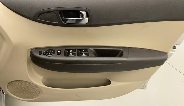 2012 Hyundai i20 SPORTZ 1.4 CRDI, Diesel, Manual, 1,21,540 km, Driver Side Door Panels Control