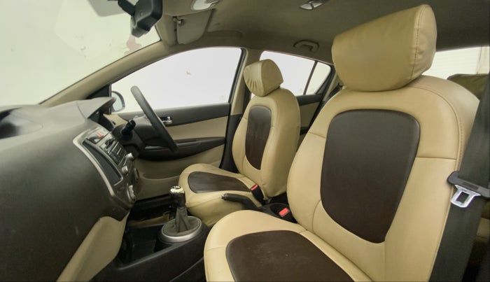 2012 Hyundai i20 SPORTZ 1.4 CRDI, Diesel, Manual, 1,21,540 km, Right Side Front Door Cabin