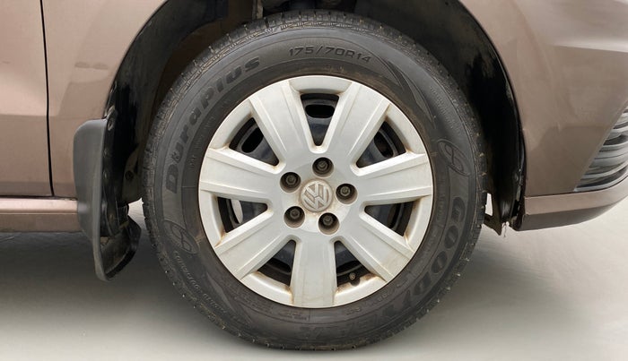 2016 Volkswagen Ameo TRENDLINE 1.2, Petrol, Manual, 28,444 km, Right Front Wheel