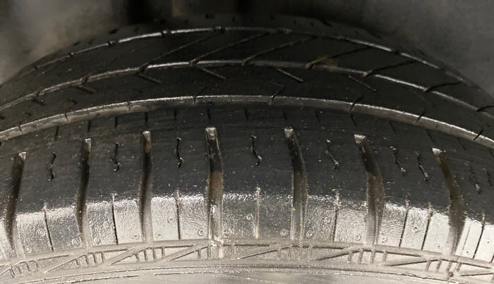 2016 Volkswagen Ameo TRENDLINE 1.2, Petrol, Manual, 28,444 km, Right Rear Tyre Tread