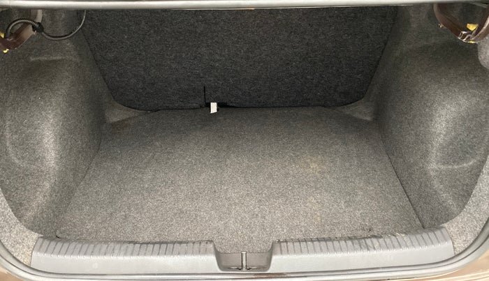 2016 Volkswagen Ameo TRENDLINE 1.2, Petrol, Manual, 28,444 km, Boot Inside