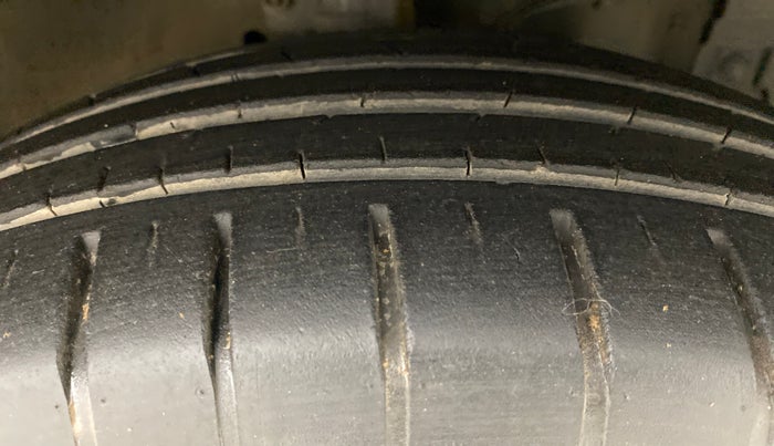 2016 Maruti Ertiga ZDI + SHVS, Diesel, Manual, 86,057 km, Right Front Tyre Tread