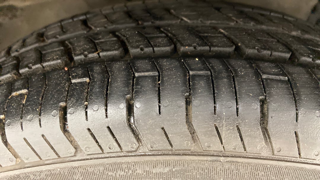 Right Front Tyre Tread