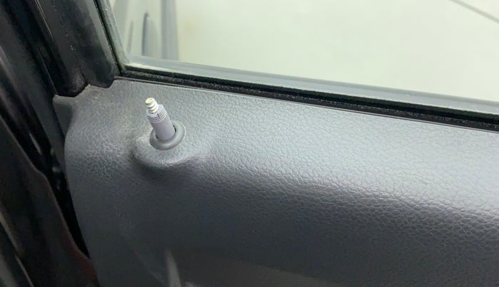 2018 Maruti Alto K10 VXI, Petrol, Manual, 42,564 km, Lock system - Door lock knob has minor damage