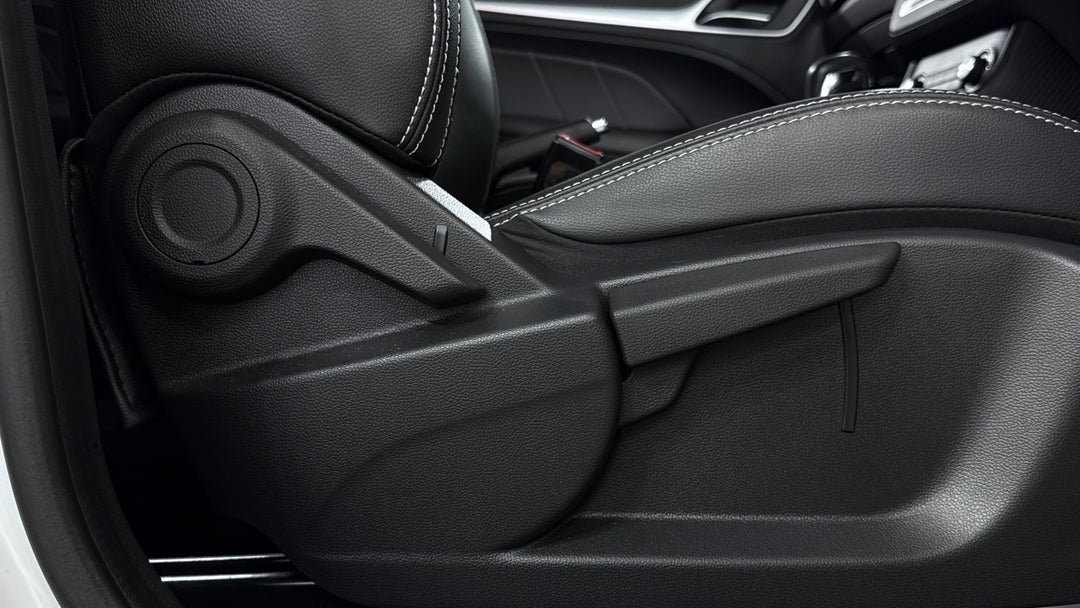 2024 MG ZS Excite, Automatic, 31225 km, Drivers Side Adjustment Panel