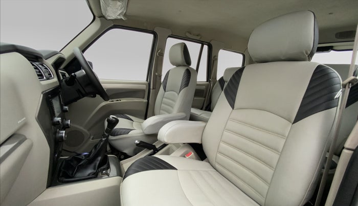 2015 Mahindra Scorpio S10, Diesel, Manual, 59,452 km, Right Side Front Door Cabin