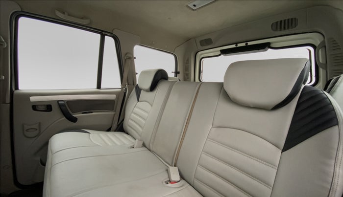 2015 Mahindra Scorpio S10, Diesel, Manual, 59,452 km, Right Side Rear Door Cabin