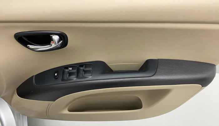 2011 Hyundai i10 MAGNA 1.1 IRDE2, Petrol, Manual, 29,267 km, Driver Side Door Panels Control