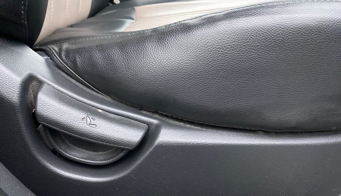 2017 Hyundai Grand i10 SPORTZ 1.2 KAPPA VTVT, Petrol, Manual, 82,163 km, Driver Side Adjustment Panel