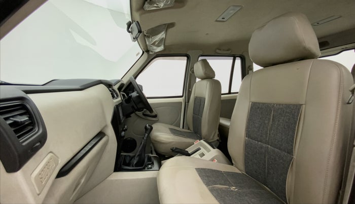 2016 Mahindra Scorpio S2, Diesel, Manual, 1,19,633 km, Right Side Front Door Cabin