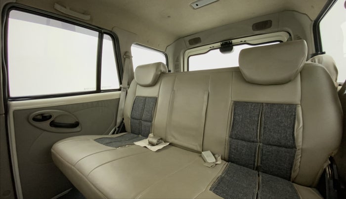 2016 Mahindra Scorpio S2, Diesel, Manual, 1,19,633 km, Right Side Rear Door Cabin