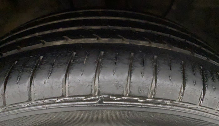 2017 Hyundai Elite i20 ASTA 1.2, Petrol, Manual, 40,373 km, Right Front Tyre Tread