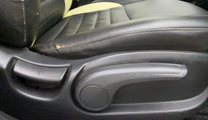 2017 Hyundai Elite i20 ASTA 1.2, Petrol, Manual, 40,373 km, Driver Side Adjustment Panel