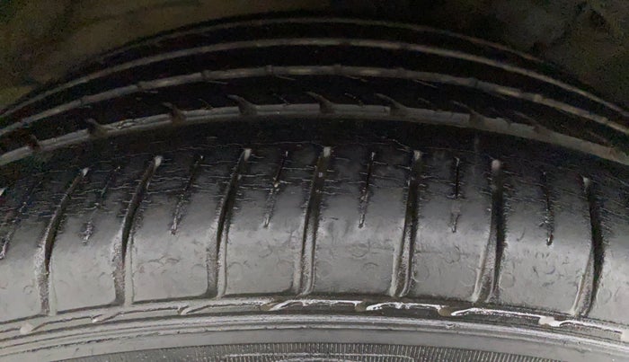 2017 Hyundai Elite i20 ASTA 1.2, Petrol, Manual, 40,373 km, Right Rear Tyre Tread