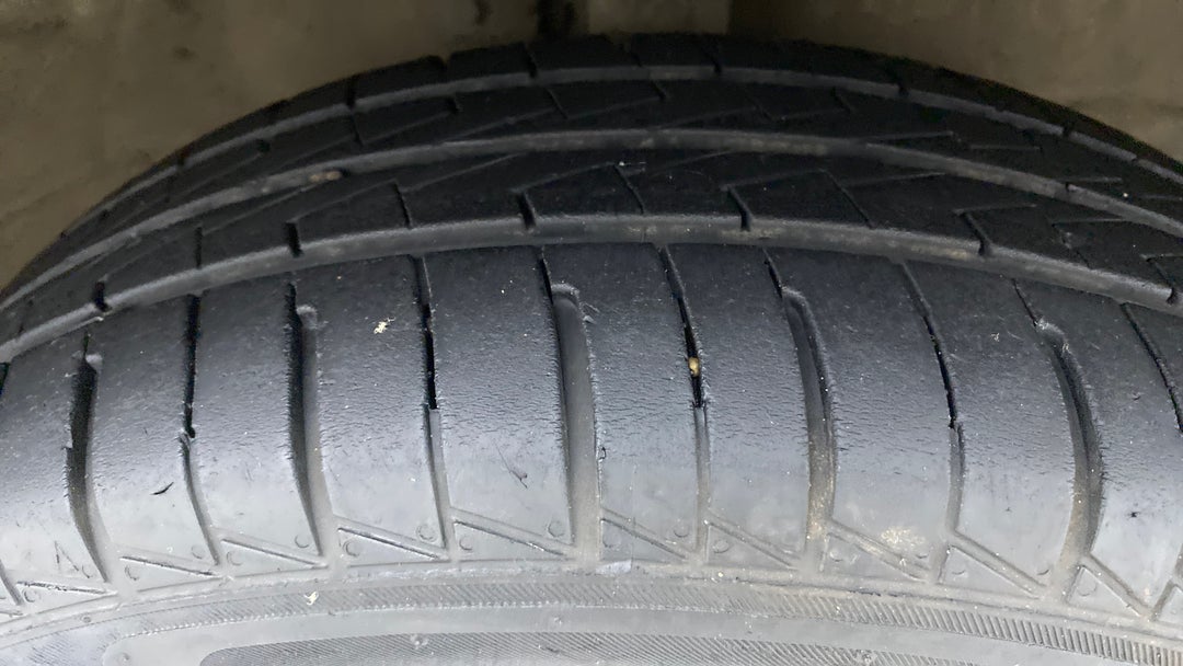 Right Front Tyre Tread