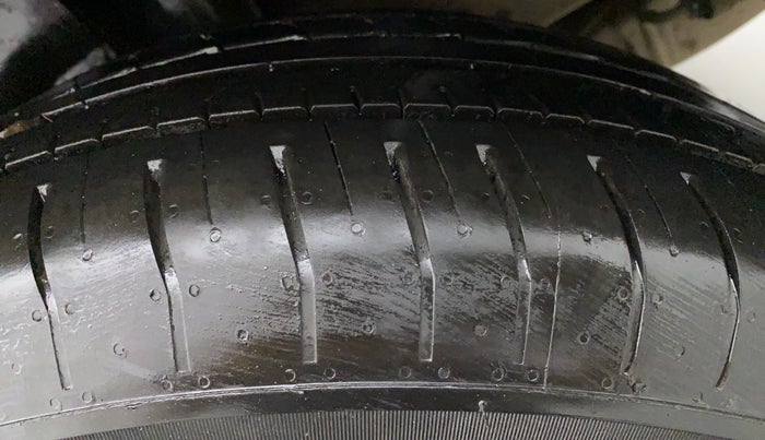 2015 Hyundai Creta 1.6 SX PLUS DIESEL, Diesel, Manual, 68,211 km, Left Front Tyre Tread