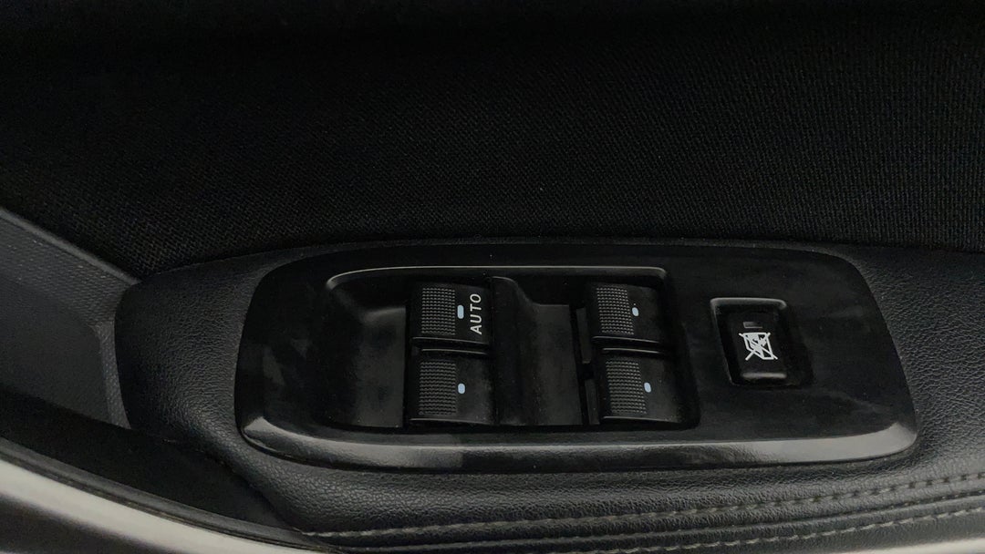 2018 Ford Ranger Xlt 3.2 (4x4), Automatic, 142994 km, Drivers Side Door Panel Controls