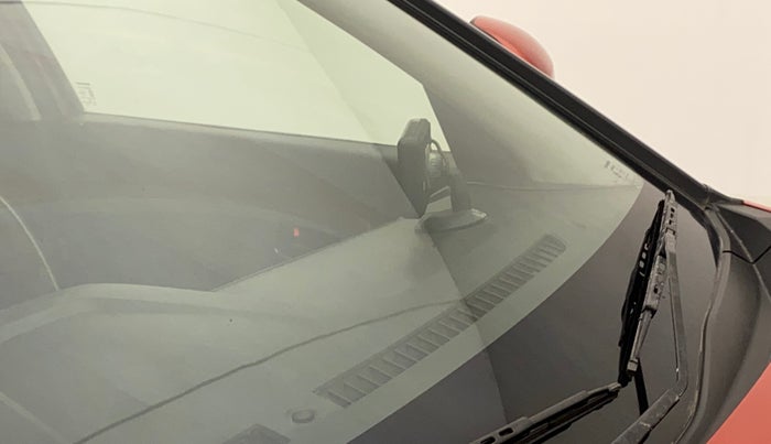 2016 Maruti Vitara Brezza ZDI, Diesel, Manual, 43,276 km, Front windshield - Minor spot on windshield