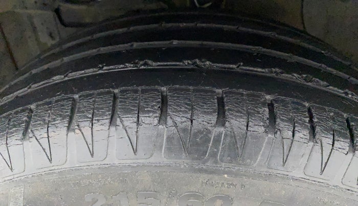 2016 Maruti Vitara Brezza ZDI, Diesel, Manual, 43,276 km, Left Front Tyre Tread