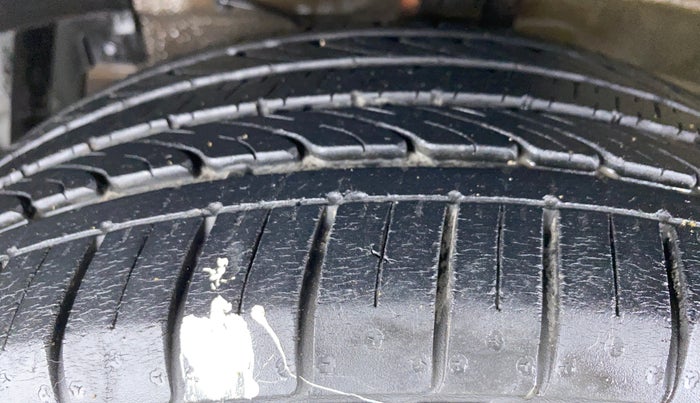 2016 Maruti Ciaz ZDI+ SHVS, Diesel, Manual, 27,465 km, Left Front Tyre Tread