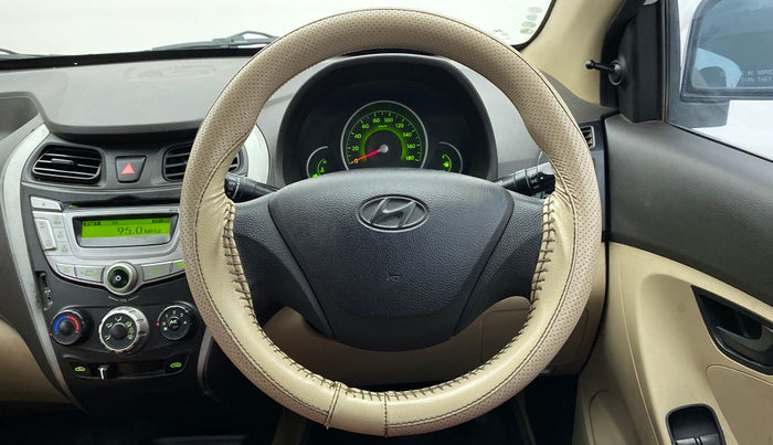 2013 Hyundai Eon MAGNA +, CNG, Manual, 1,02,003 km, Steering Wheel Close Up