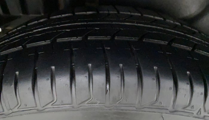 2016 Maruti Swift Dzire ZDI, Diesel, Manual, 47,690 km, Right Rear Tyre Tread