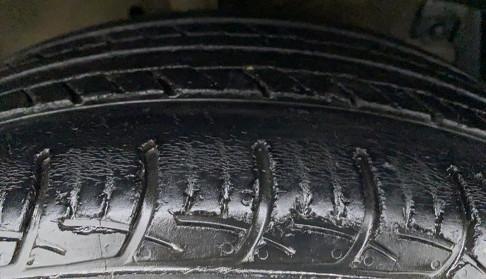 2016 Maruti Swift Dzire ZDI, Diesel, Manual, 47,690 km, Right Front Tyre Tread