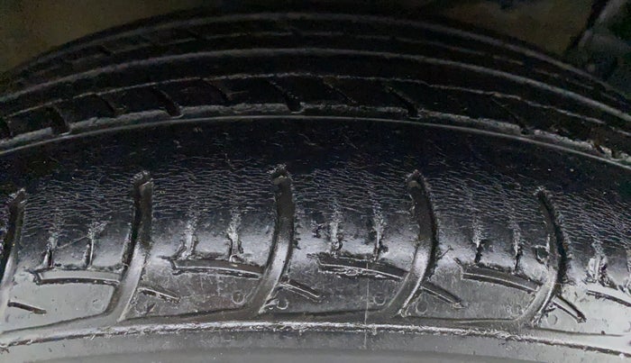 2016 Maruti Swift Dzire ZDI, Diesel, Manual, 47,690 km, Left Front Tyre Tread