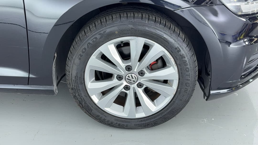 2018 Volkswagen Golf 110 Tsi Trendline, Automatic, 92444 km, Right Front Wheel