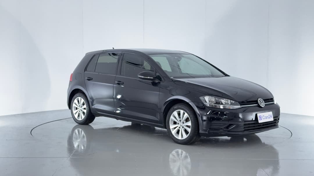 2018 Volkswagen Golf 110 Tsi Trendline, Automatic, 92444 km, Right Front Diagonal (45- Degree) View