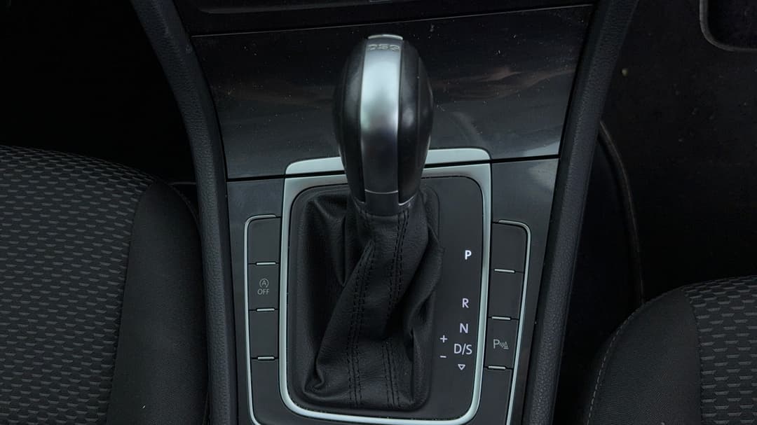 2018 Volkswagen Golf 110 Tsi Trendline, Automatic, 92444 km, Gear Lever 