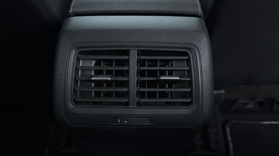 2018 Volkswagen Golf 110 Tsi Trendline, Automatic, 92444 km, Rear A/C Vent