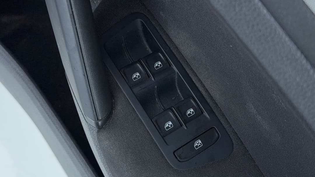 2018 Volkswagen Golf 110 Tsi Trendline, Automatic, 92444 km, Drivers Side Door Panel Controls