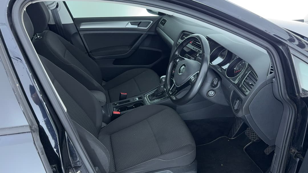 2018 Volkswagen Golf 110 Tsi Trendline, Automatic, 92444 km, Right Side Front Door Cabin View