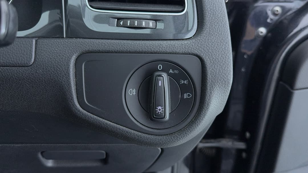 2018 Volkswagen Golf 110 Tsi Trendline, Automatic, 92444 km, Utility Switches/Buttons