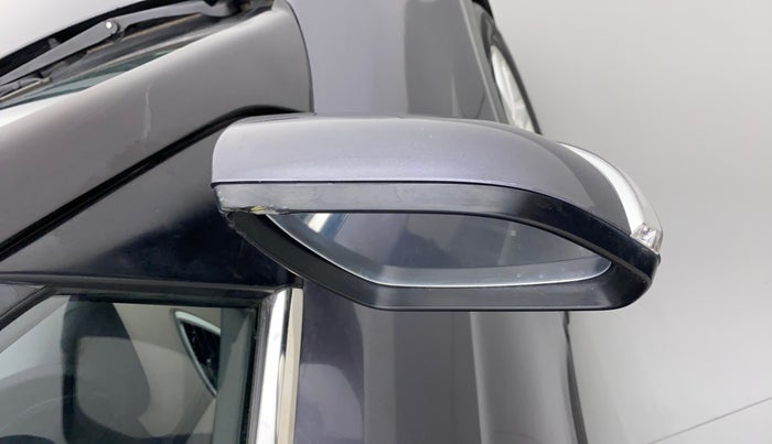 2016 Hyundai Creta SX 1.6 DIESEL, Diesel, Manual, 1,07,787 km, Right rear-view mirror - Cover has minor damage