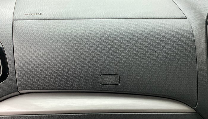 2017 Maruti Vitara Brezza ZDI PLUS, Diesel, Manual, 42,789 km, Dashboard - Glove box cover not functional