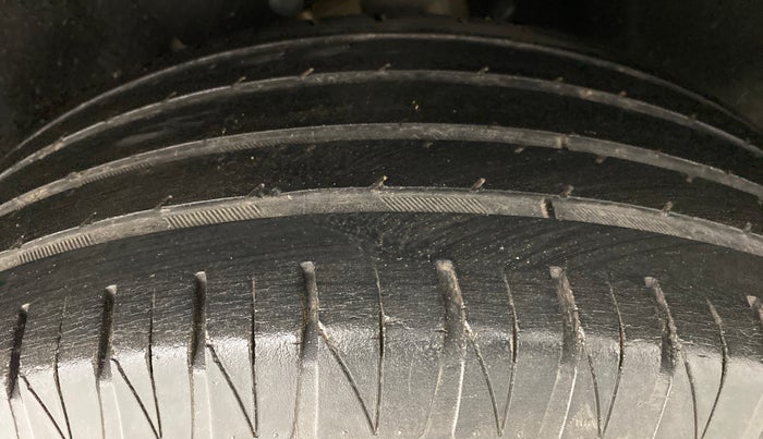 2017 Maruti Vitara Brezza ZDI PLUS, Diesel, Manual, 42,789 km, Left Rear Tyre Tread