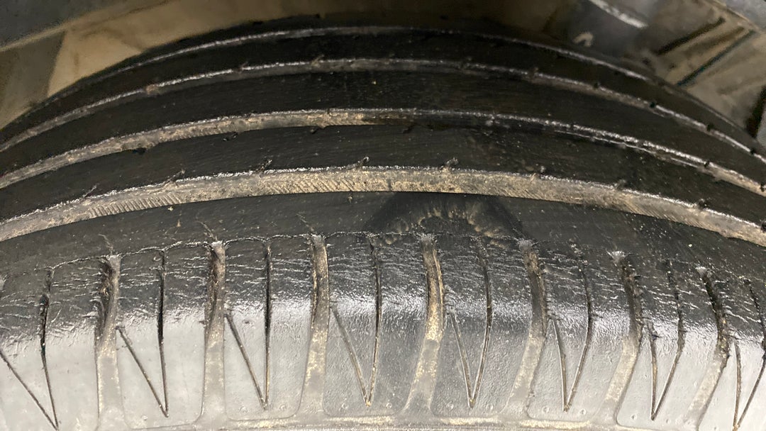 Right Front Tyre Tread