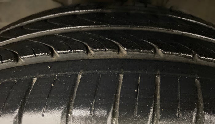 2017 Honda City V MT PETROL, Petrol, Manual, 42,360 km, Left Front Tyre Tread