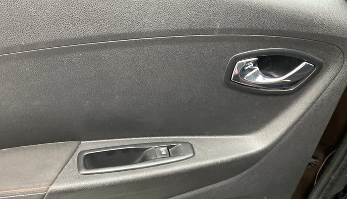 2018 Renault Captur RXT Diesel Dual Tone, Diesel, Manual, 38,199 km, Left rear window switch / handle - Switch/handle not functional