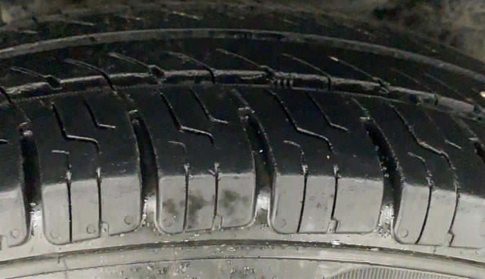 2014 Maruti Swift Dzire VXI, Petrol, Manual, 68,401 km, Right Rear Tyre Tread