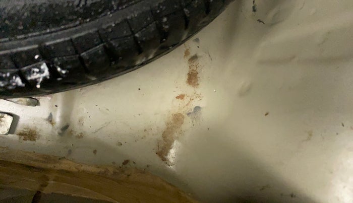 2014 Maruti Swift Dzire VXI, Petrol, Manual, 68,401 km, Boot floor - Slight discoloration