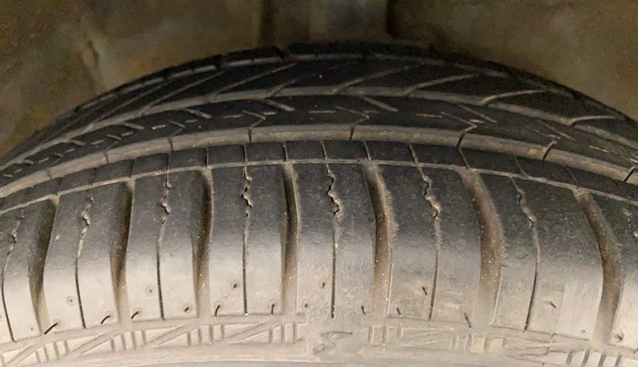 2011 Hyundai i20 MAGNA (O) 1.2, Petrol, Manual, 50 km, Right Front Tyre Tread