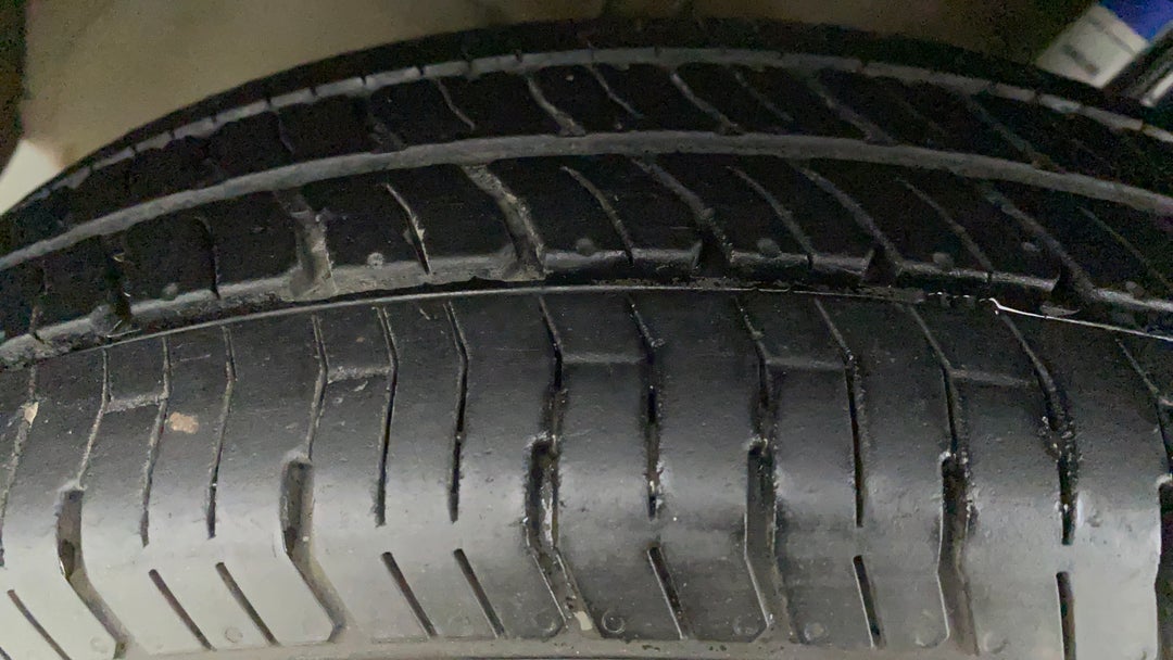Left Front Tyre Tread