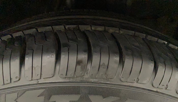 2015 Honda City 1.5L I-VTEC VX, Petrol, Manual, 1,00,831 km, Right Front Tyre Tread