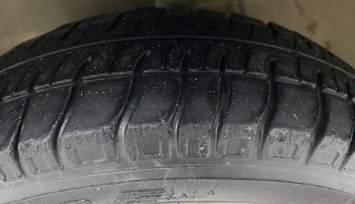 2015 Maruti Alto 800 LXI, Petrol, Manual, 29,499 km, Left Front Tyre Tread