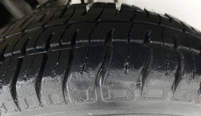 2015 Maruti Alto 800 LXI, Petrol, Manual, 29,499 km, Left Rear Tyre Tread