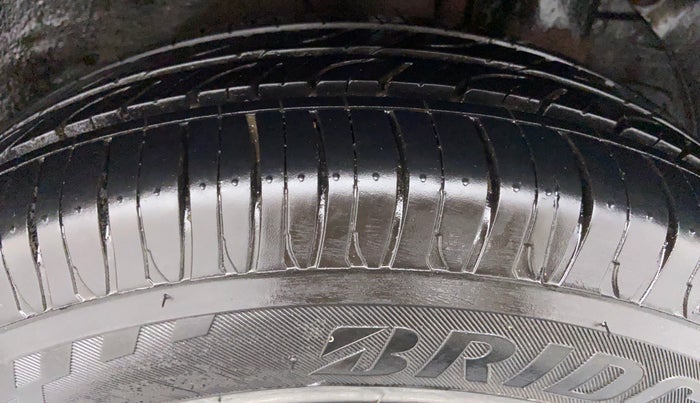 2016 Hyundai Elite i20 MAGNA 1.2, Petrol, Manual, 67,589 km, Left Rear Tyre Tread