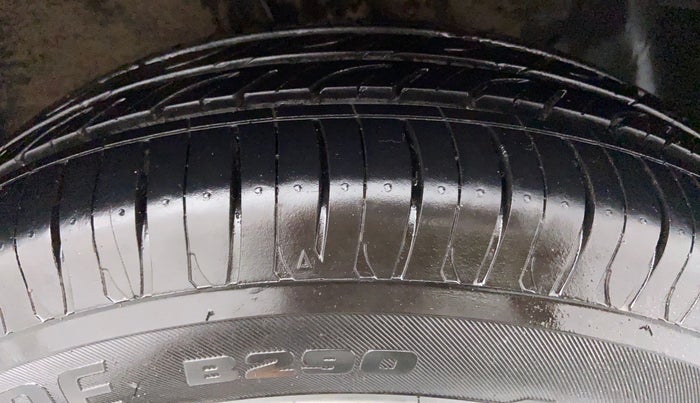 2016 Hyundai Elite i20 MAGNA 1.2, Petrol, Manual, 67,589 km, Right Front Tyre Tread